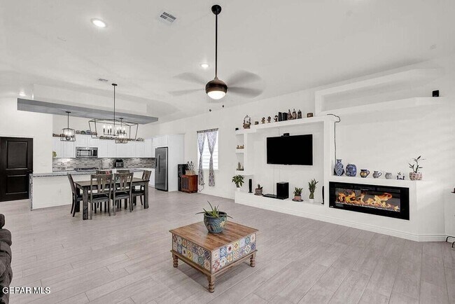 Building Photo - 12365 Desert Wolf Ave