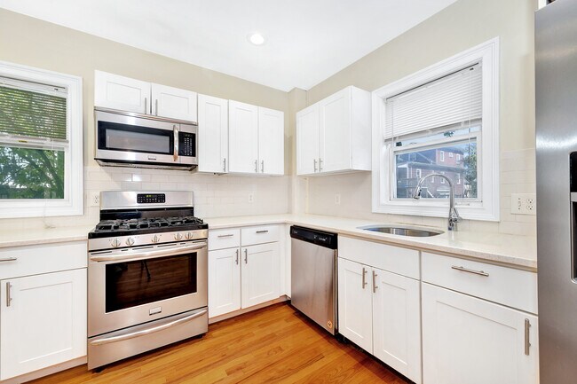 Foto del edificio - 9 Winter Hill Rd