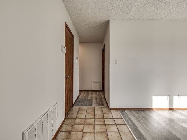 Building Photo - Charming home