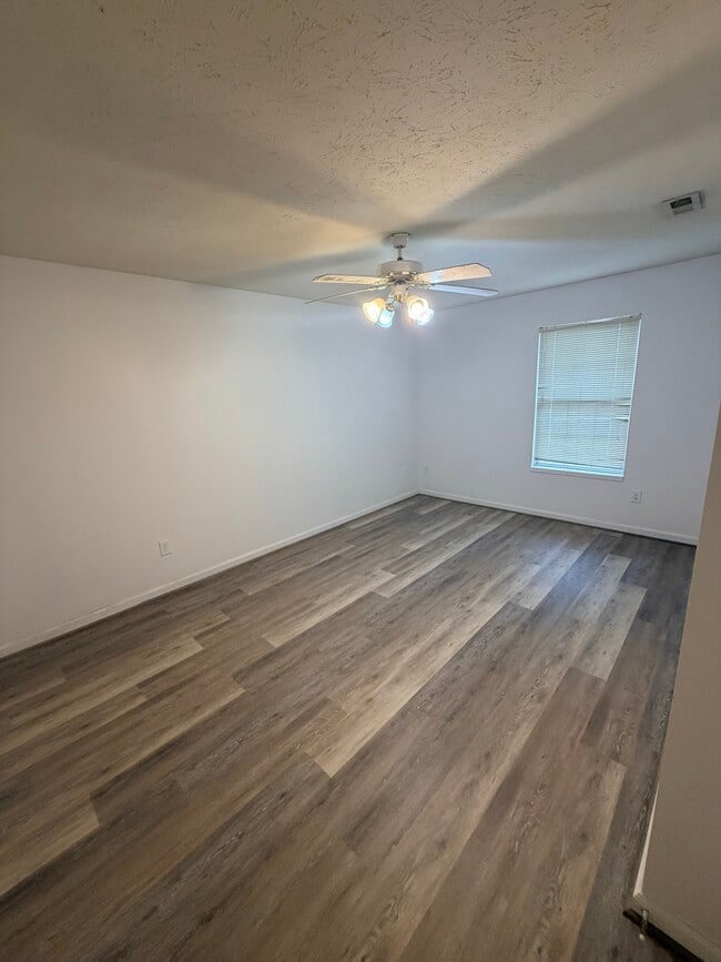 Foto del edificio - 4761 Kelvington Dr