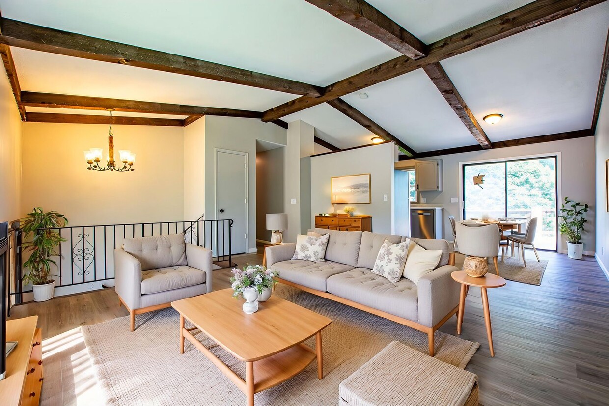 3 Bedroom / 1.5 Bath with Fenced Backyard ... - 3 Bedroom / 1.5 Bath with Fenced Backyard ...