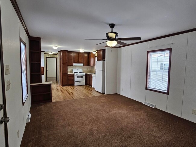 Building Photo - 419 Elmwood Cir