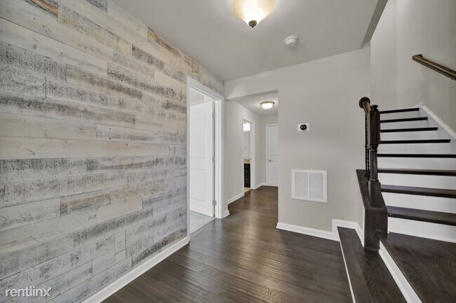 Building Photo - 4 br, 3.5 bath Townhome - 1526 Kee Ct