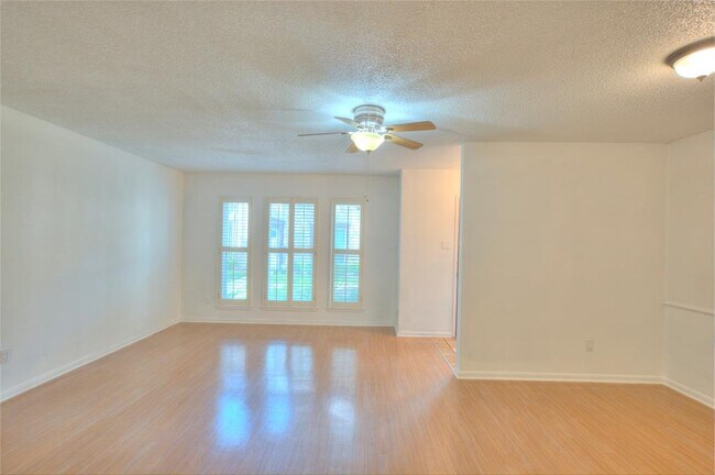Building Photo - 1141 Country Pl Dr