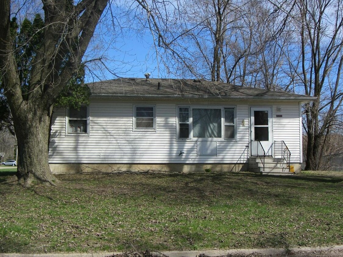 Primary Photo - 2226 Plain View St