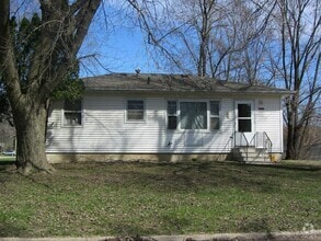 Building Photo - 2226 Plain View St