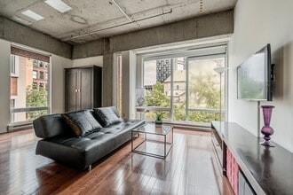 Building Photo - 1200 Rue St-Alexandre