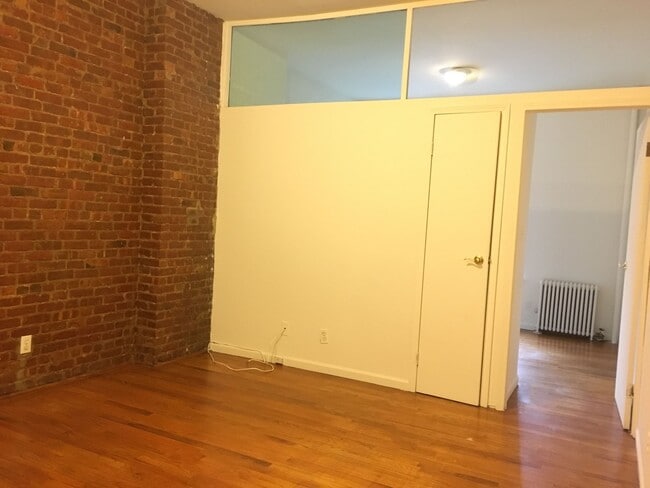 Building Photo - 320 E 93rd St