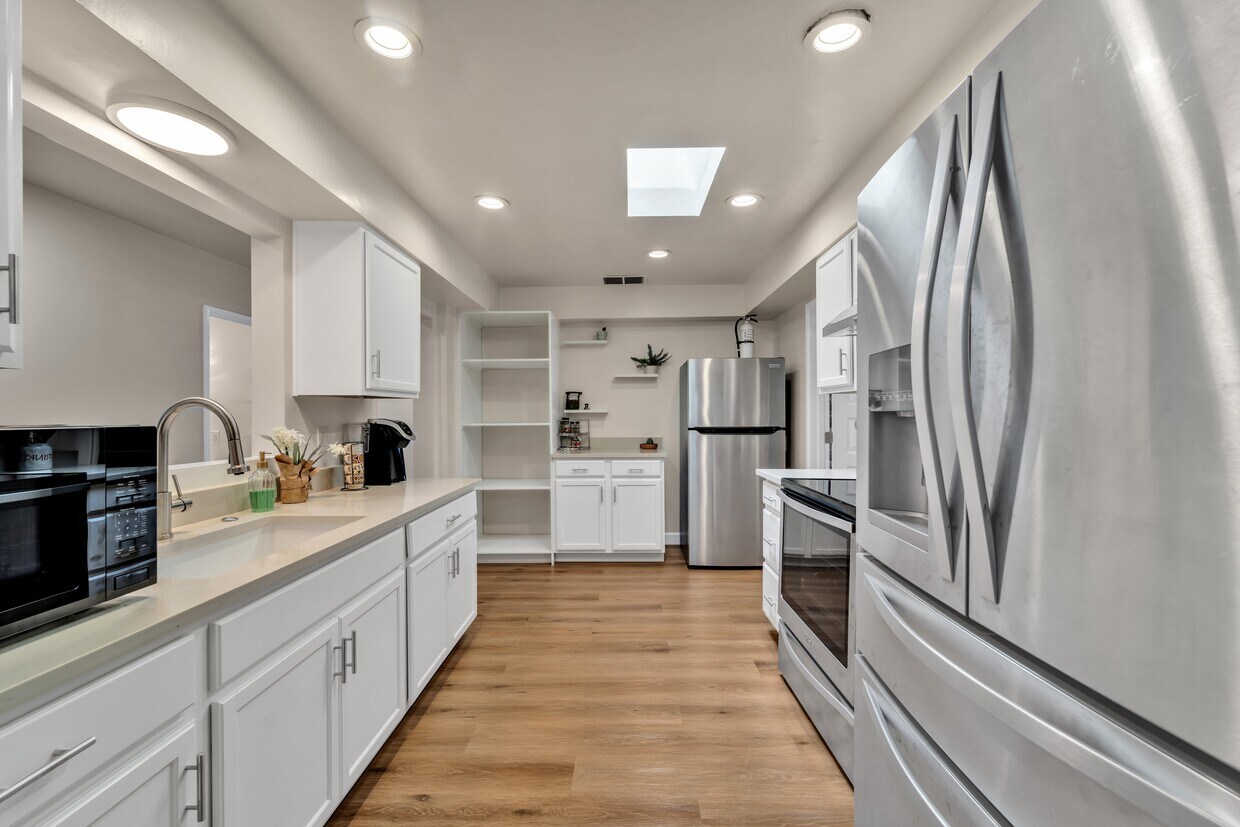 Foto principal - 1701 W Hazelwood St