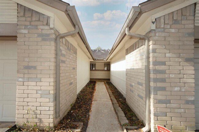 Foto del edificio - 10135 Inwood Hollow Ln