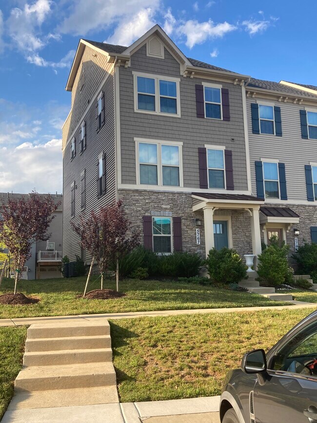 Building Photo - 5767 Meadowood St