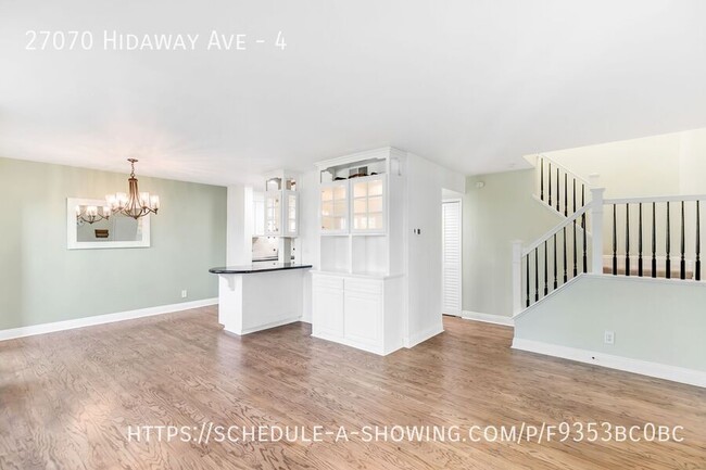 Building Photo - Beautiful 2 Bed + 1.5 Bath Townhome + Pati...