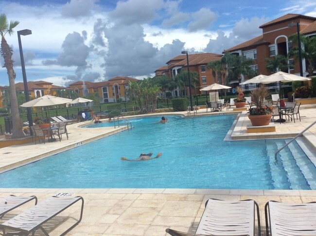 piscina - 8351 38th Street Cir E