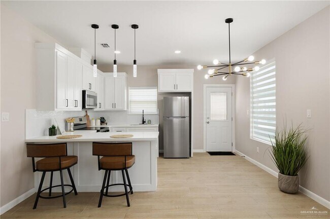 Building Photo - 16 Selena St