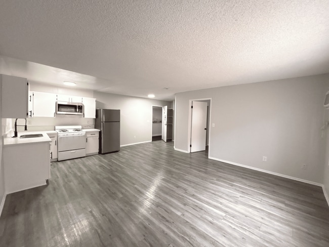 Interior Photo - 226 South Serrano