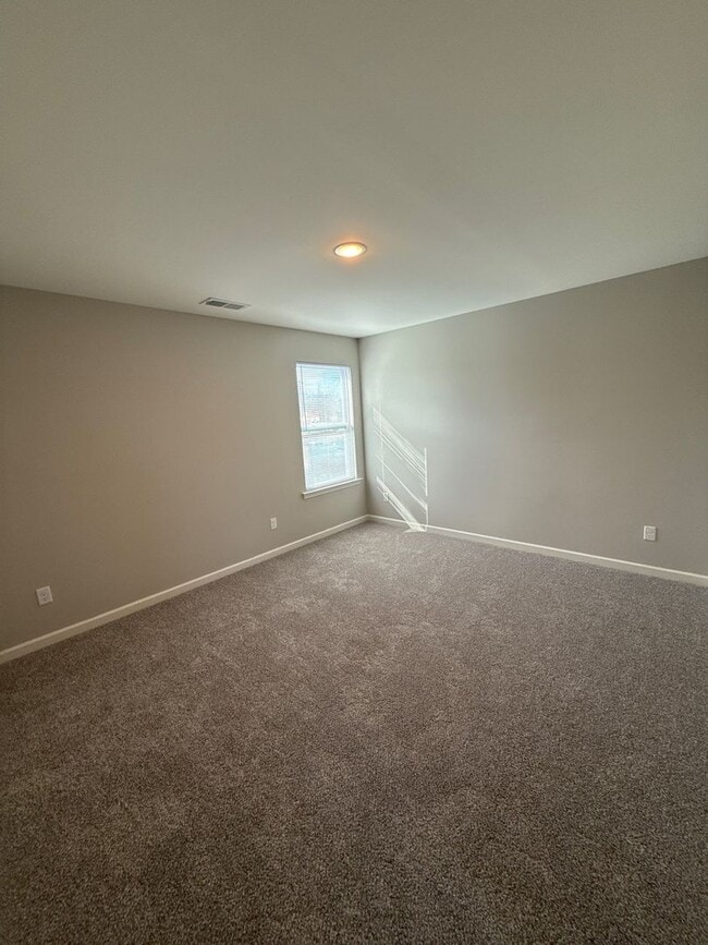 Building Photo - 1046 Greenlaw Ave