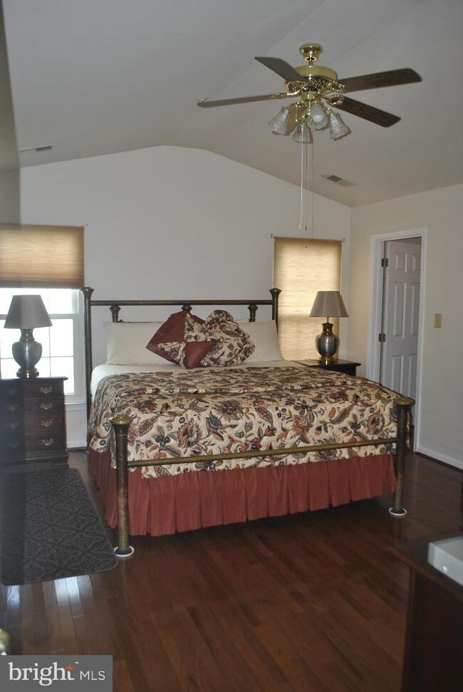 Building Photo - 6305 Wood Pointe Dr