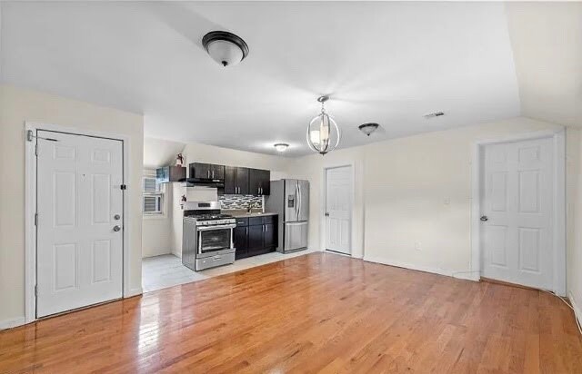 Primary Photo - 44 Halstead St