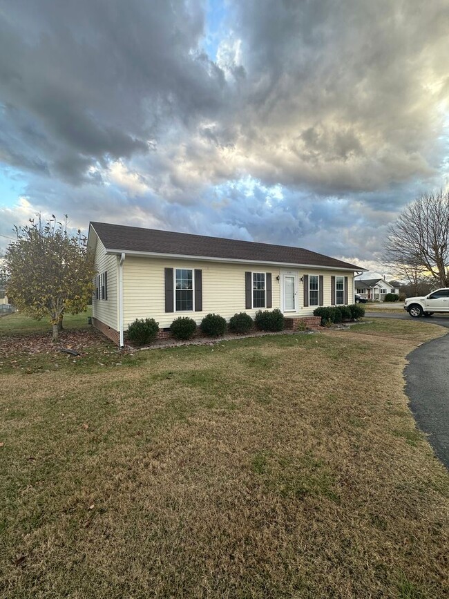 Building Photo - 3 br, 2 bath House - 5145 Shelbyville Rd.