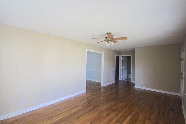 Foto del edificio - Updated Move In Ready 3 Bedroom in Red Bank!