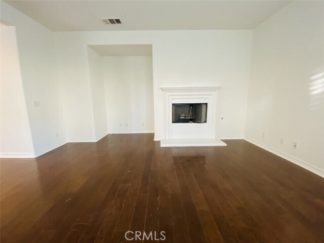 Foto del edificio - 228 Tulip Tree Ave