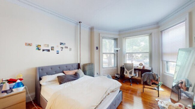 Building Photo - Nice, Sunny and Updated Brookline Studio on Beacon St in the 1000 block of Beacon St. Heat Inc, N...