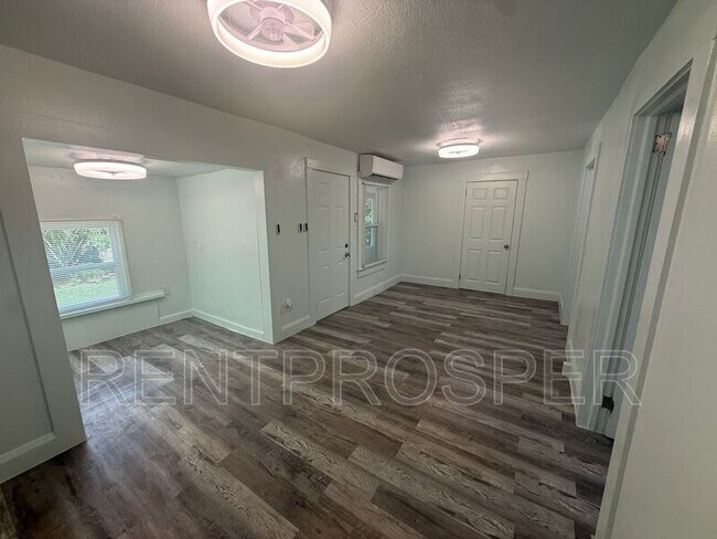 Foto del edificio - 716 W Mansfield St