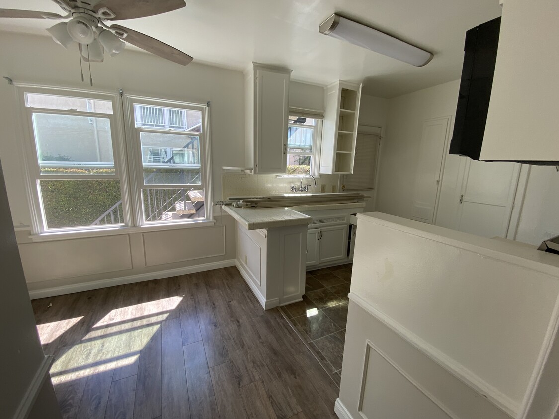 Kitchen/Breakfast Nook - 140 N Maple St