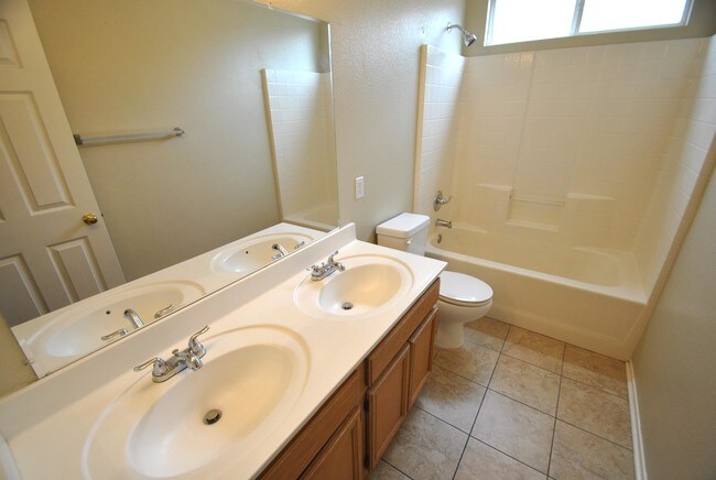 Building Photo - 38155 Pine Creek Pl