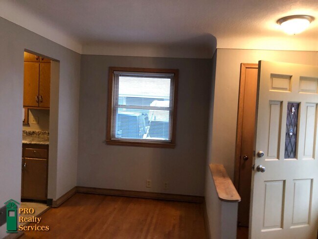 Building Photo - 3 Bedroom Home in South Saint Paul