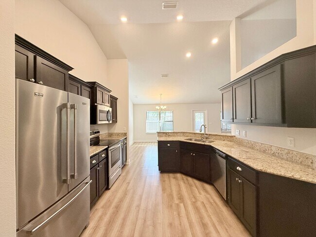 Foto del edificio - 4-Bedroom Craftsman Style Home - Winners Gait