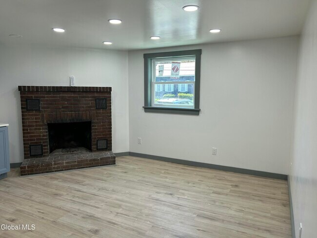 Foto del edificio - 4450 N Main St