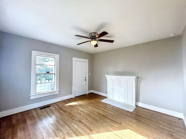 Foto del edificio - 1711 Center Way S
