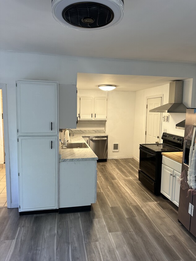 Primary Photo - 71 Coes St