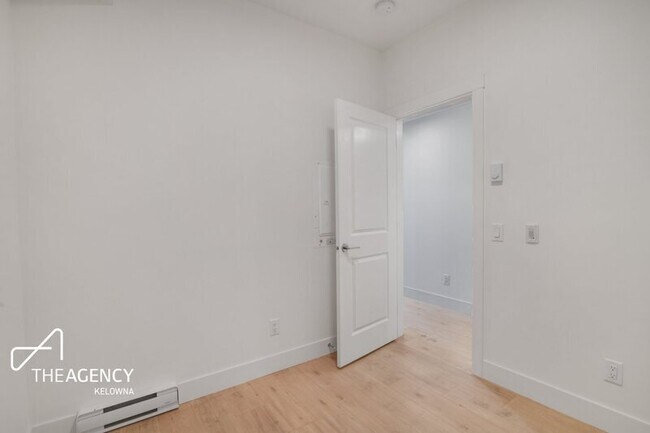 Building Photo - 1036 Coronation Ave