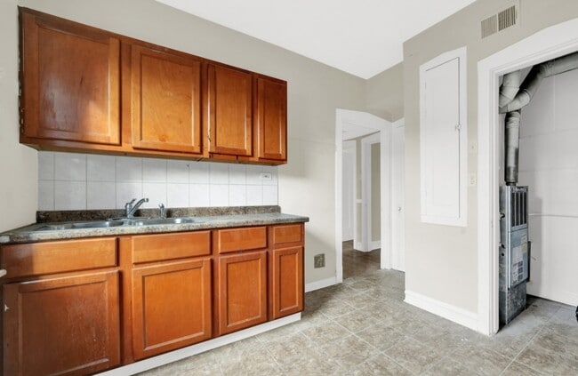 Kitchen - 2519 W 62nd St