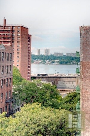 Building Photo - 815 Riverside Dr
