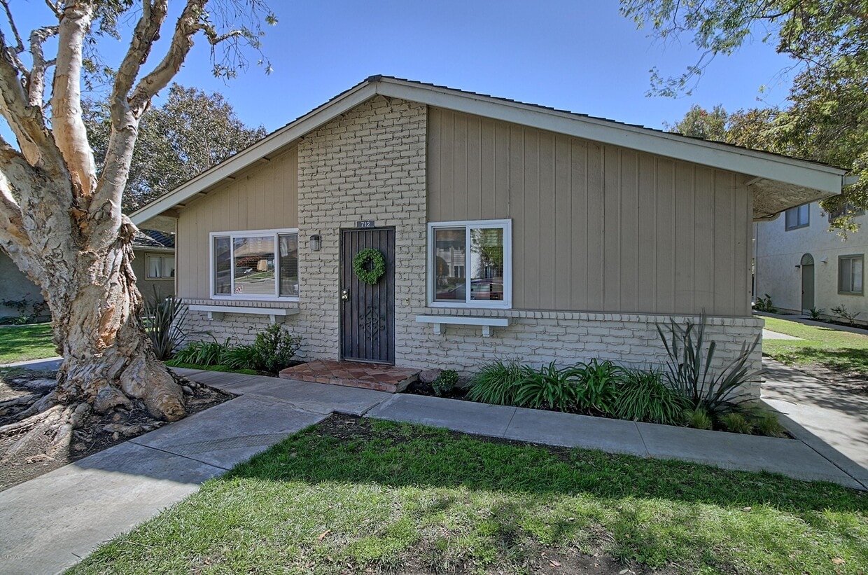 712 W Hemlock St, Port Hueneme, CA 93041 Condo for Rent in Port