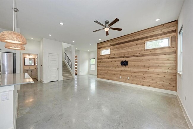 Building Photo - 1000 Taulbee Ln