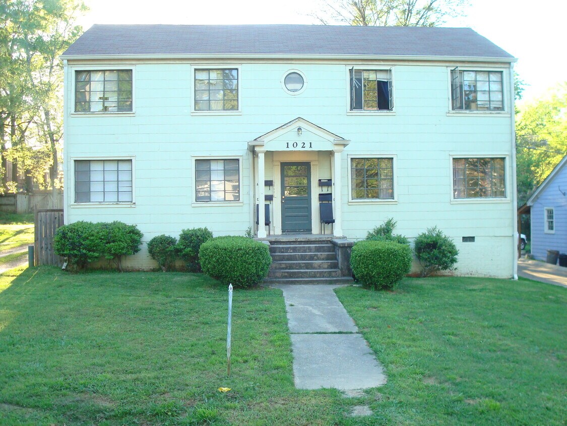 Foto principal - 1021 Whitworth St