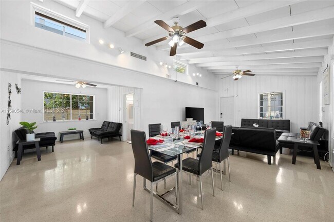 Building Photo - 19 NE 3rd St