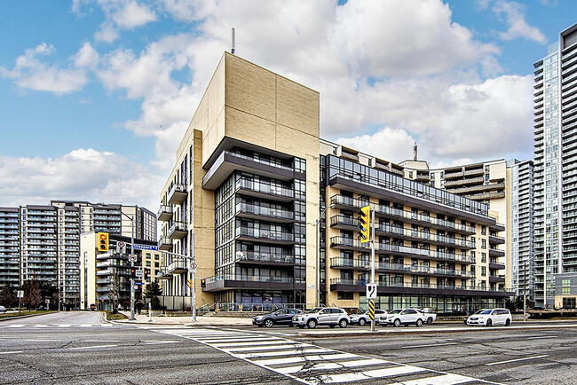 Photo du bâtiment - Uptown Towers I & II