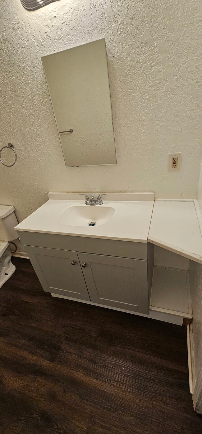 Building Photo - 720 N 70th St