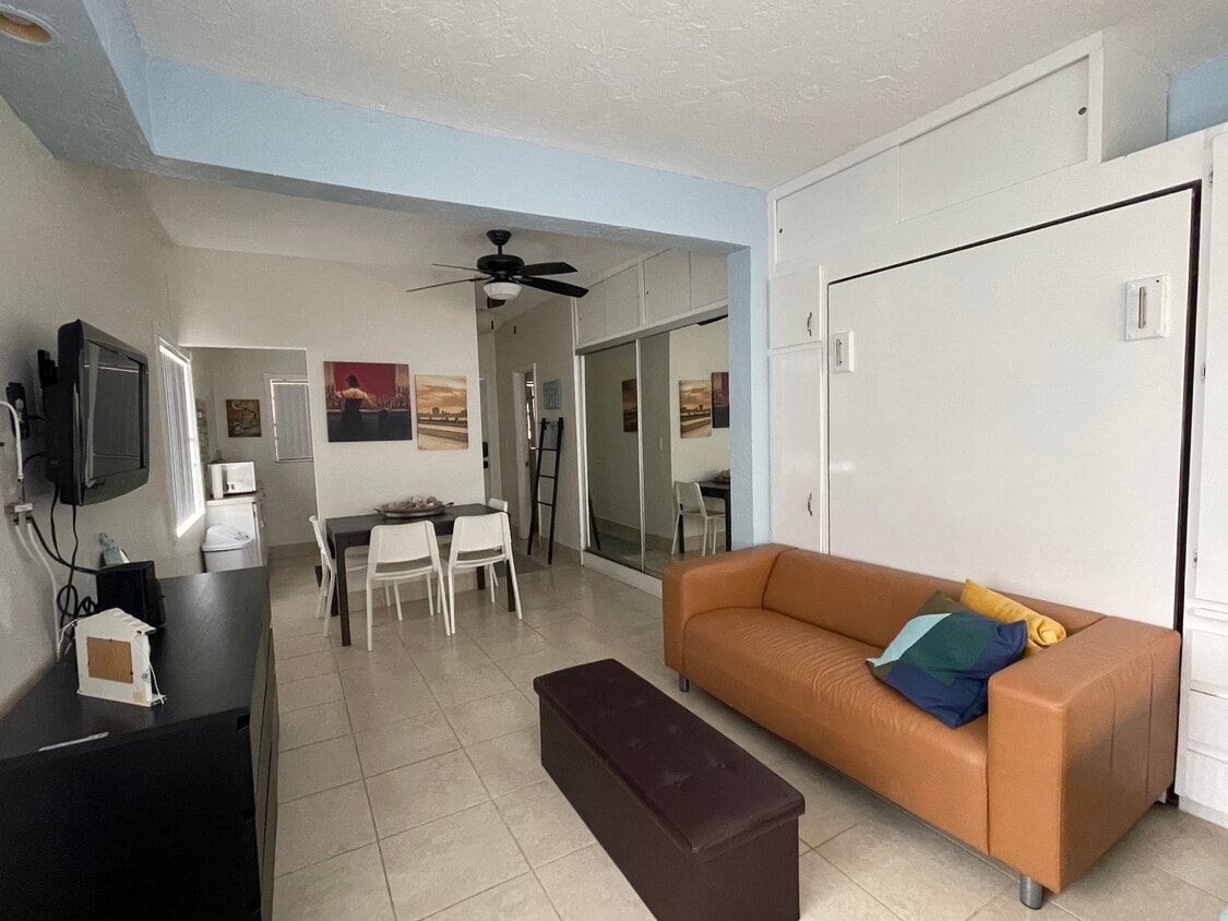 Spacious Living / Dining - 19051 Collins Ave