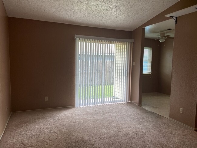 Building Photo - 2212 Silverhill