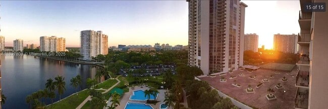 Foto del edificio - 18151 NE 31st Ct