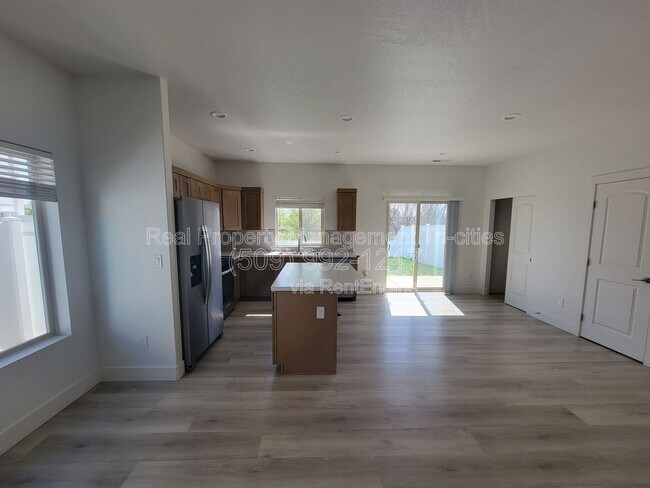 Foto del edificio - 6708 Dradie Pl