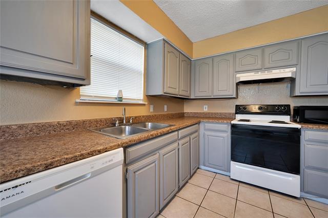 Building Photo - 201 S Las Vegas Trail