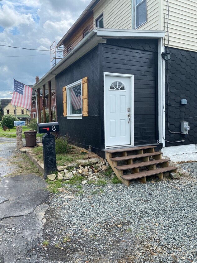 8 Hunter Rd, Barto, PA 19504 Townhome Rentals in Barto PA