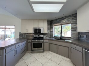 Building Photo - 946 St Ann Dr